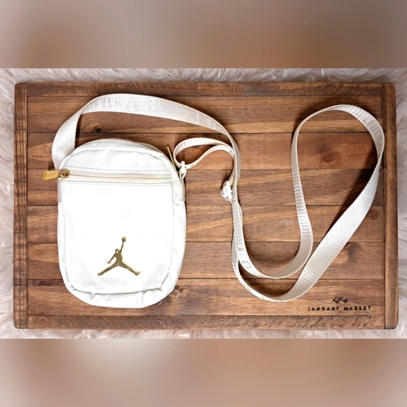 Nike Air Jordan Shoulder Bag 7 X 6 - Picture 1 of 3